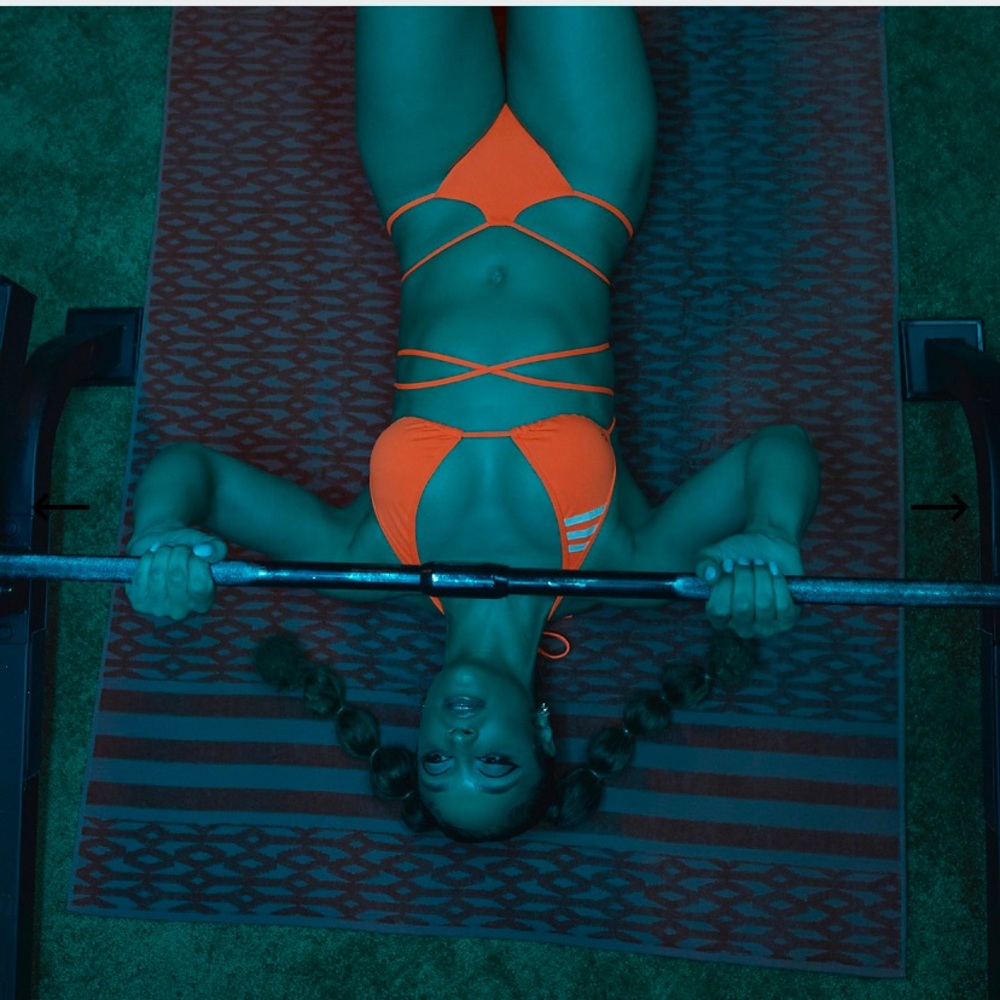 Ivy Park BRIGHT, COMFORTABLE TOWEL